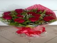 Buquê com 12 rosas